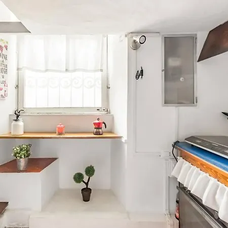 Trastevere Alley Apartment *